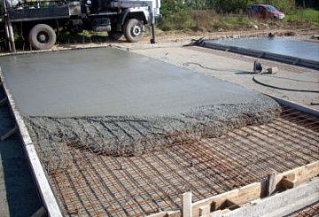 Бетонная площадка для автомобиля